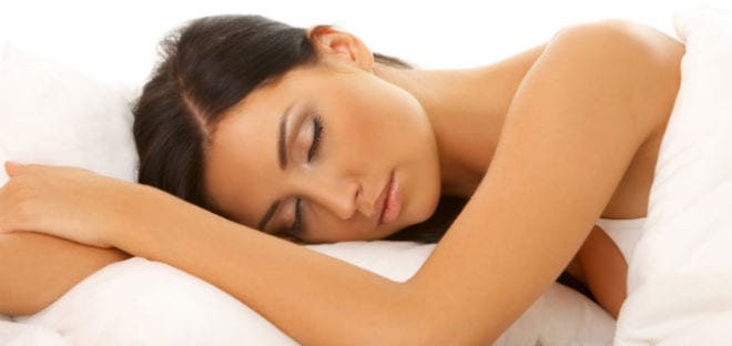 La almohada en una misma posición lleva a la aparición de arrugas